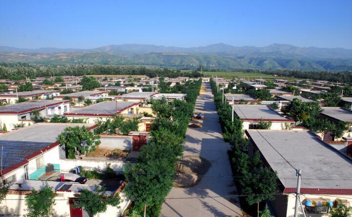 小型秸稈顆粒機的出現(xiàn)對新農村建設起到很大的幫助