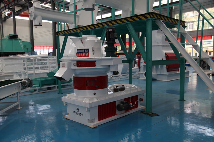 秸稈顆粒機(jī)圖片 秸稈顆粒機(jī)圖片