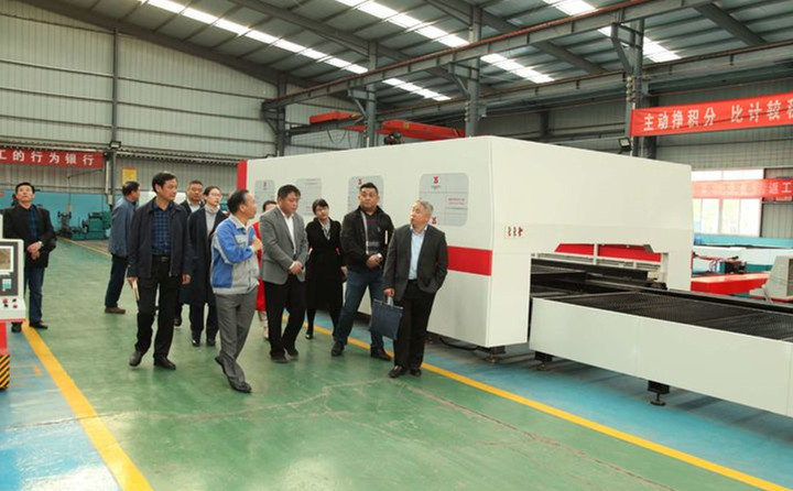企業(yè)家們參觀金格瑞生產(chǎn)間