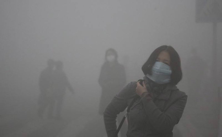 秸稈焚燒造成霧霾，嚴(yán)重污染空氣