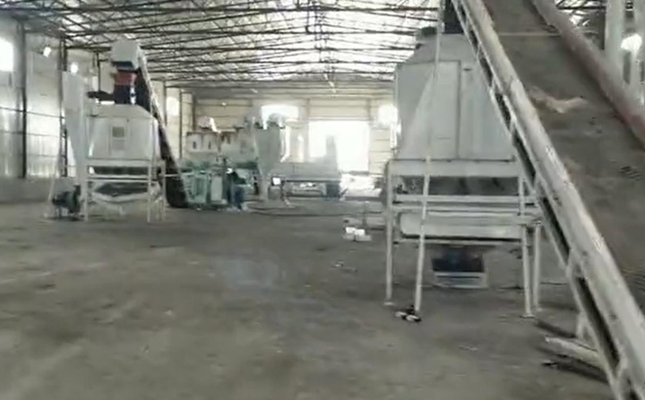 黑河秸稈顆粒機生產(chǎn)線調(diào)試現(xiàn)場