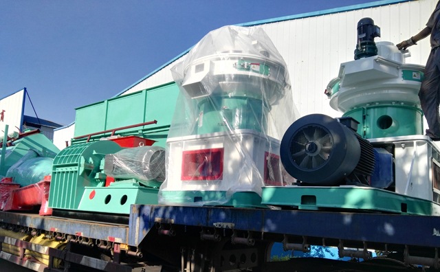 哈爾濱秸稈顆粒機(jī)裝車完成 哈爾濱秸稈顆粒機(jī)裝車完成