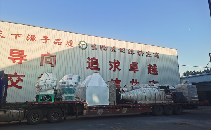 秸稈制粒機(jī)裝車現(xiàn)場(chǎng)