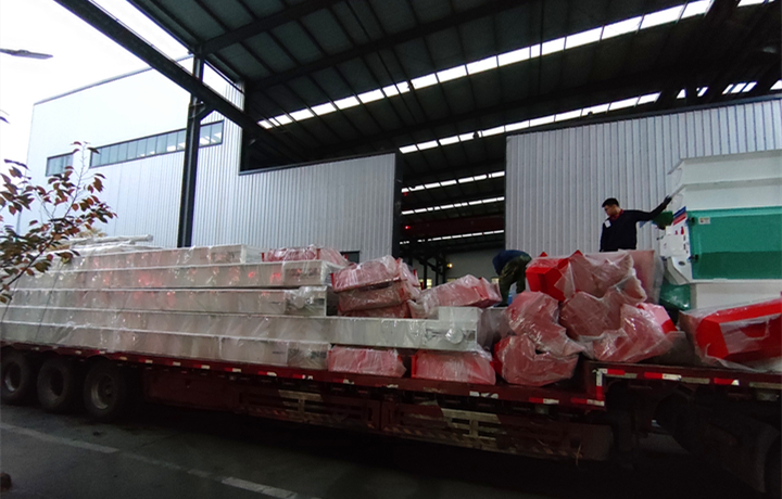 顆粒機(jī)生產(chǎn)線裝車完成，準(zhǔn)備發(fā)往內(nèi)蒙古烏蘭察布