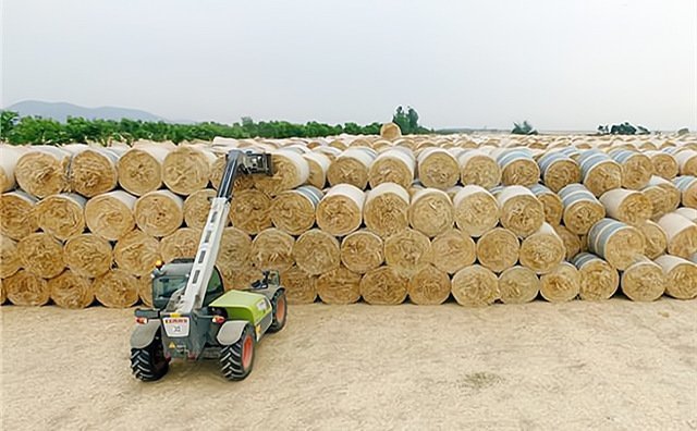 將服務(wù)農(nóng)民“最后一公里”落到實處，實現(xiàn)了秸稈綜合利用，變“廢”為“寶”