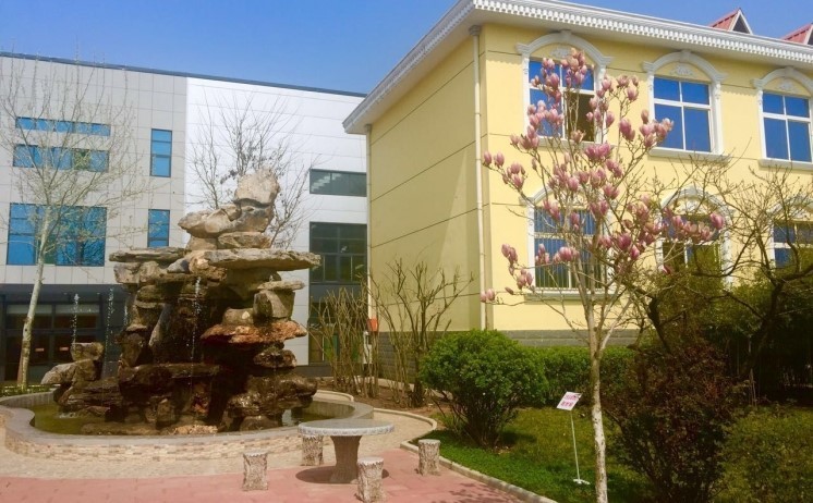 山東金格瑞辦公樓區(qū)一角 山東金格瑞辦公樓區(qū)一角